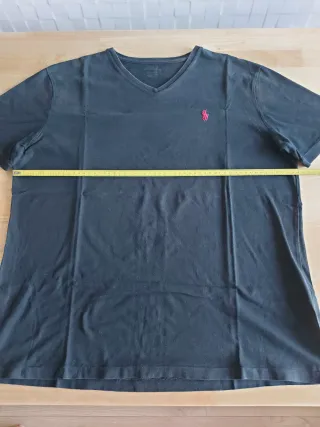 Camiseta Polo Ralph Lauren, cuello en pico.