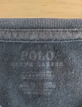 Camiseta Polo Ralph Lauren, cuello en pico.