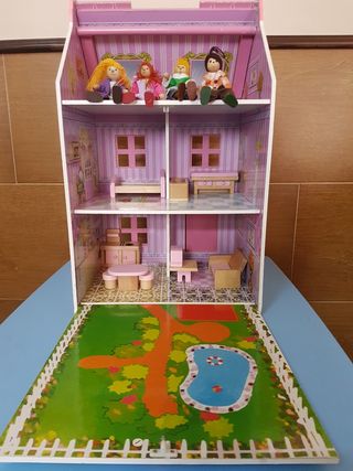Casa di bambole in legno