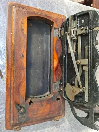 Máquina de coser Singer antigua