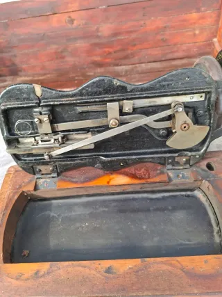 Máquina de coser Singer antigua