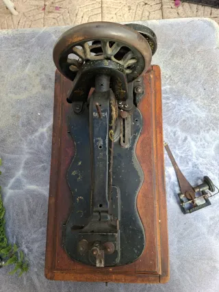 Máquina de coser Singer antigua