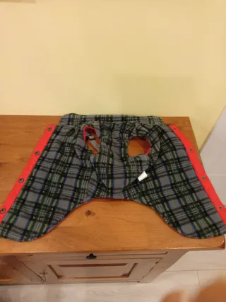 Abrigo impermeable rojo para perro