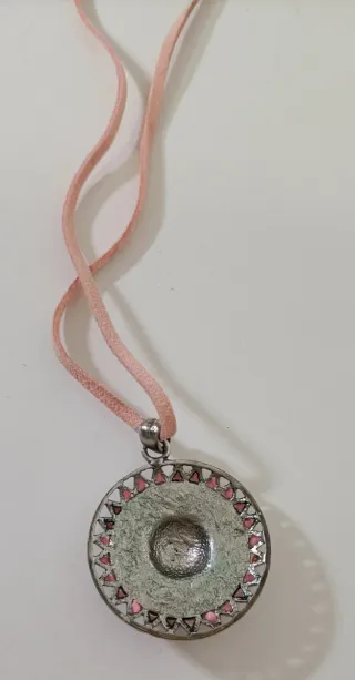 Colgante resina flores rosa y plata