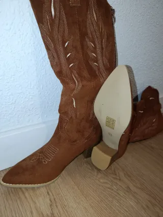 Botas cowboy marrones talla 37 sin estrenar