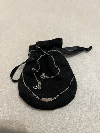 Collar plata con colgante de pluma