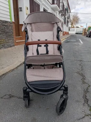 Sillita de paseo para bebé color beige