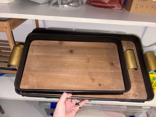 Pareja de Bandejas madera y hierro doradas