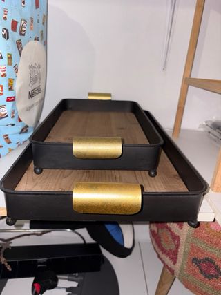 Pareja de Bandejas madera y hierro doradas
