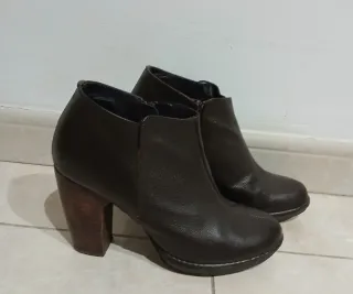 Botines marrones de tacón de piel