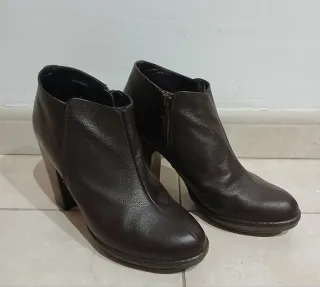 Botines marrones de tacón de piel