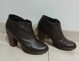 Botines marrones de tacón de piel