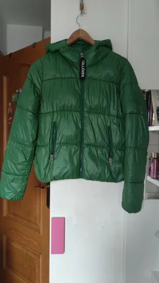 Chaqueta plumas verde Bershka Talla M