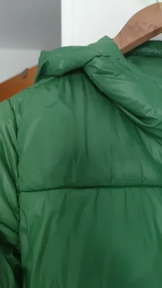 Chaqueta plumas verde Bershka Talla M
