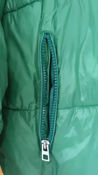 Chaqueta plumas verde Bershka Talla M