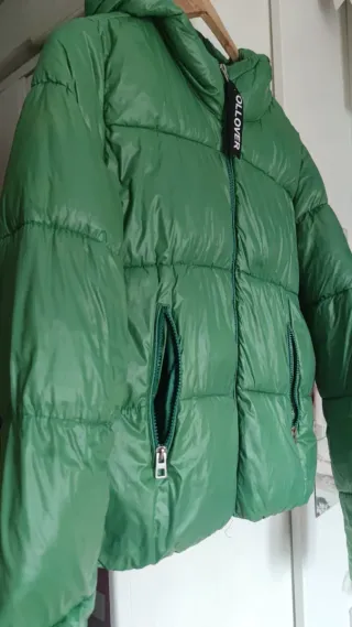 Chaqueta plumas verde Bershka Talla M