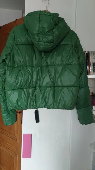Chaqueta plumas verde Bershka Talla M