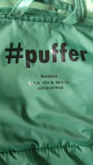 Chaqueta plumas verde Bershka Talla M