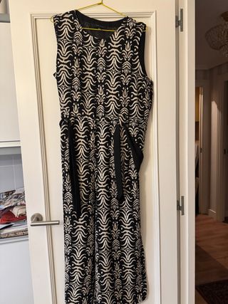 Mono Mango T48 negro/blanco sin usar