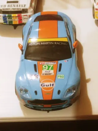 Coche Scalextric Aston Martin Vantage N24