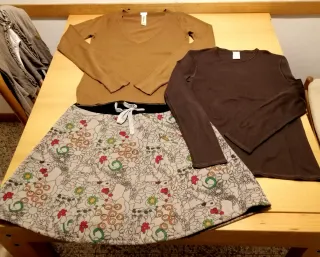 Set gonna + 2 maglie, taglia M