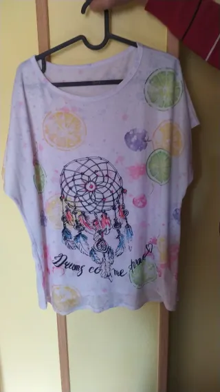Camiseta con estampado de frutas y atrapasueños