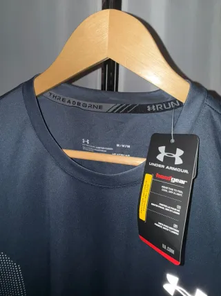 Camiseta Under Armour gris talla L