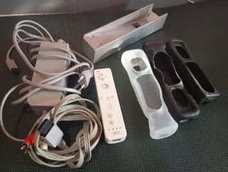 Lote Wii: Mando, Caricabatterie e Accessori