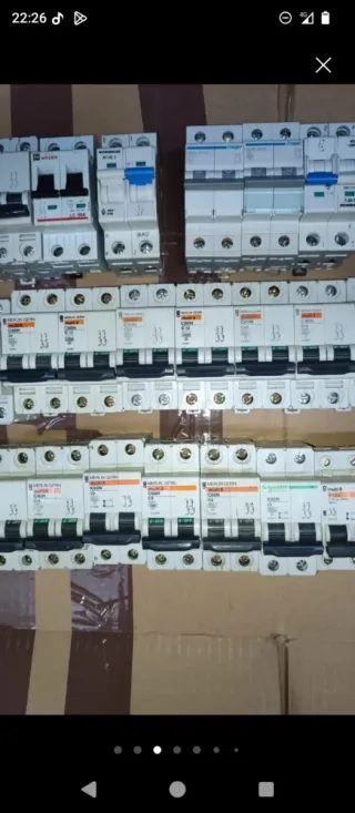 Lote 37 Automáticos 2 Polos Merlín Gerín