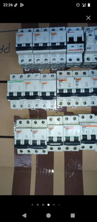 Lote 37 Automáticos 2 Polos Merlín Gerín