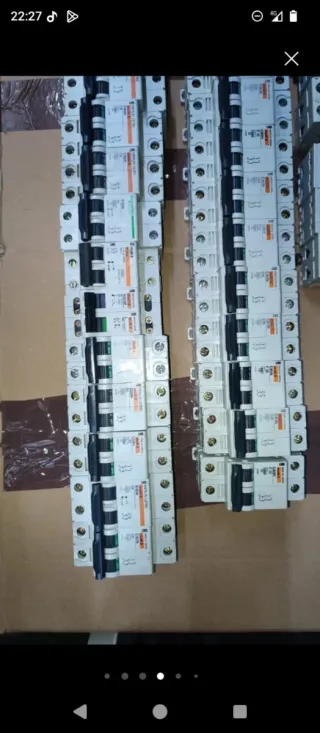 Lote 37 Automáticos 2 Polos Merlín Gerín