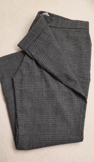 Pantalón de vestir gris a cuadros. Gales