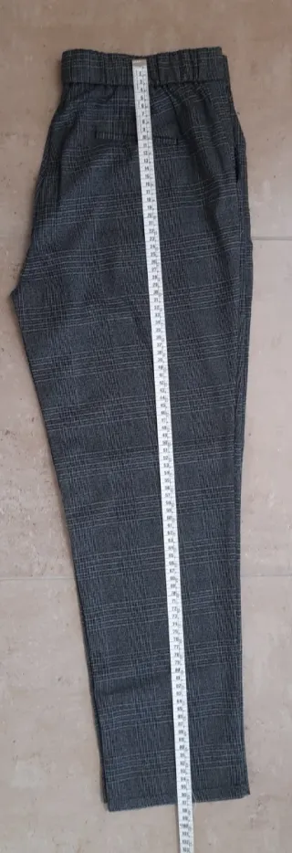 Pantalón de vestir gris a cuadros. Gales