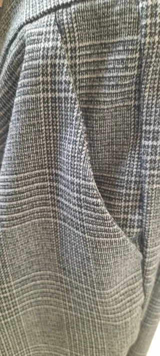 Pantalón de vestir gris a cuadros. Gales