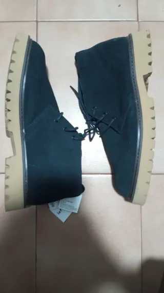 Botines de piel azul marino nuevo con etiqueta.