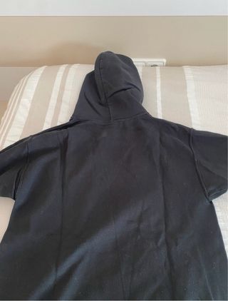 Sudadera Negra con Estampado Multicolor