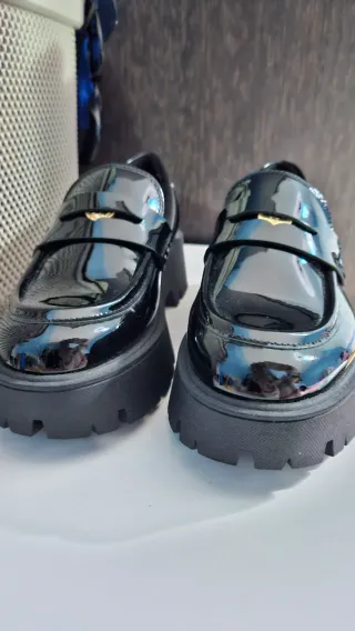 Mocasines de charol nuevos