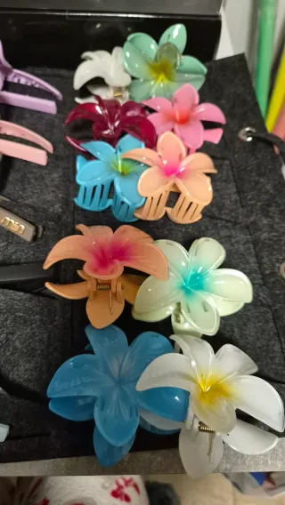 Pinzas de fresa para el pelo