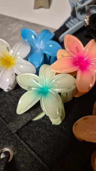 Pinzas de fresa para el pelo