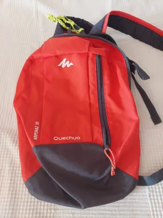 Mochila Quechua  roja y gris