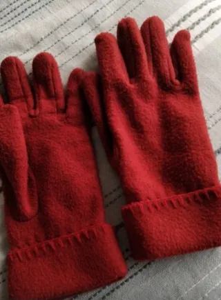 Guantes de lana rojos