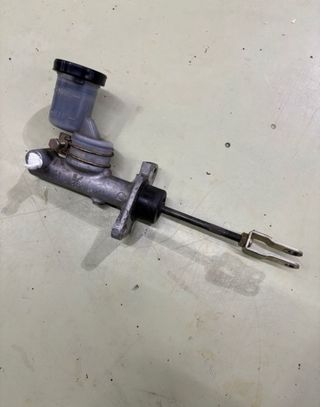 Bomba Embrague Nissan Serena 1997