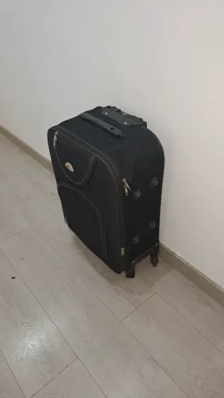 Maleta de viaje mediana/ grande negra