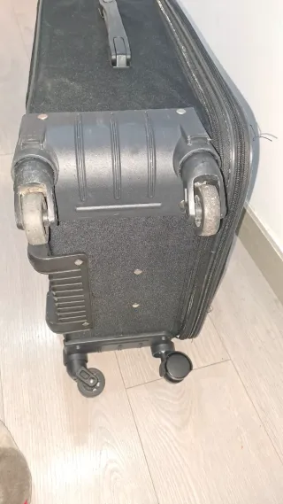 Maleta de viaje mediana/ grande negra