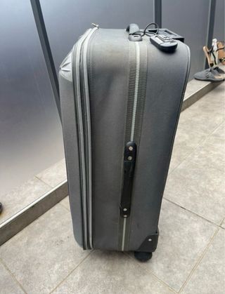 Maleta de viaje gris