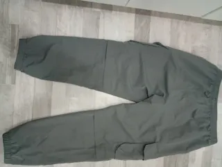 Pantalón cargo gris talla M