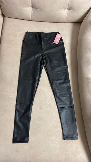 Leggings efecto piel negros