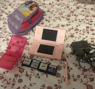 Nintendo DS Rosa con accesorios