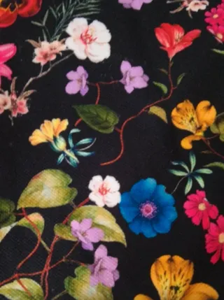 Vestido estampado floral negro