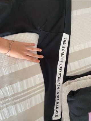 Sudadera Adidas Negra con Rayas